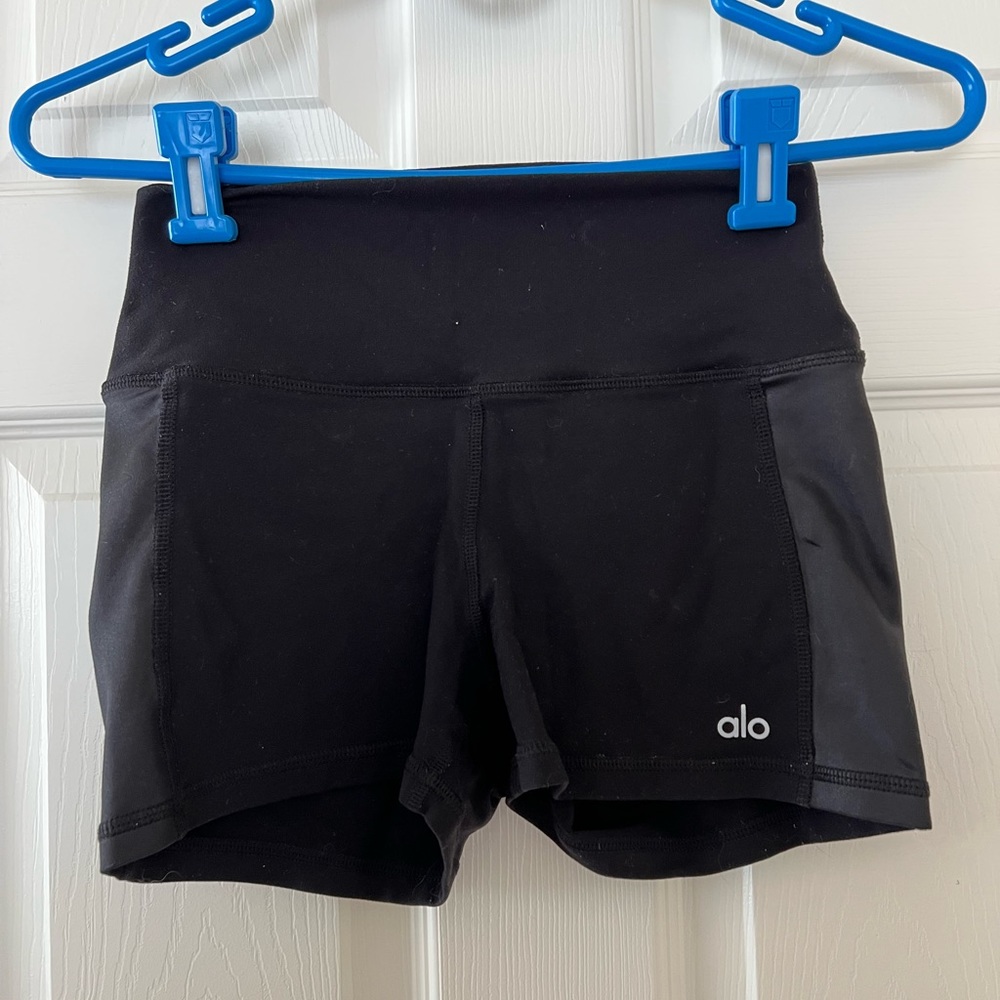 Alo Yoga Shorts Bundle size Small